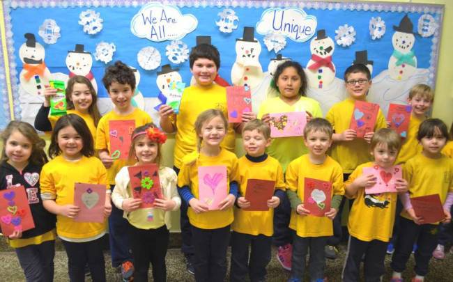 Boonton students make Valentines for Veterans