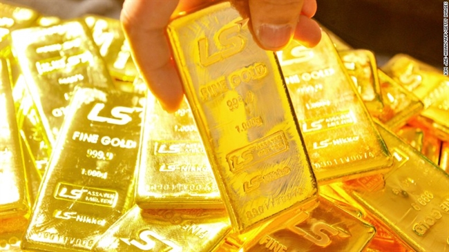 25% of physical gold buyers are crazy, metals executive says