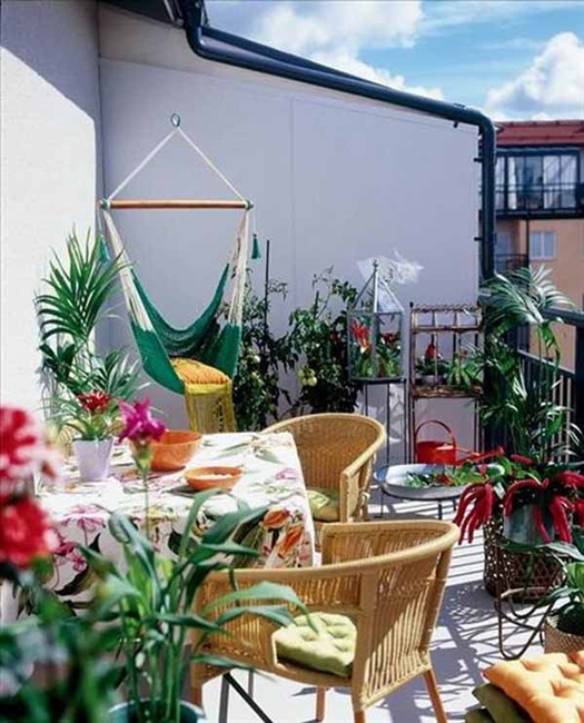 6 Ways To Make The Most of Your Tiny Balcony Before It's Too Late