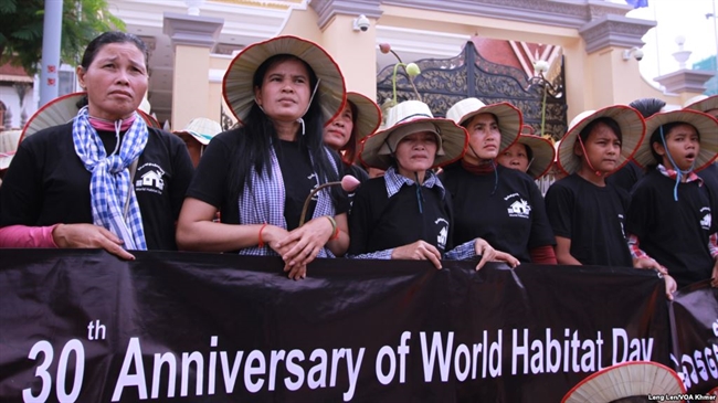 Protesters March Against Land Grabs on World Habitat Day