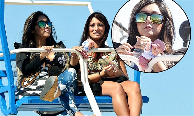 Snooki prepares for motherhood by dangling doll from Ferris wheel on day out ...